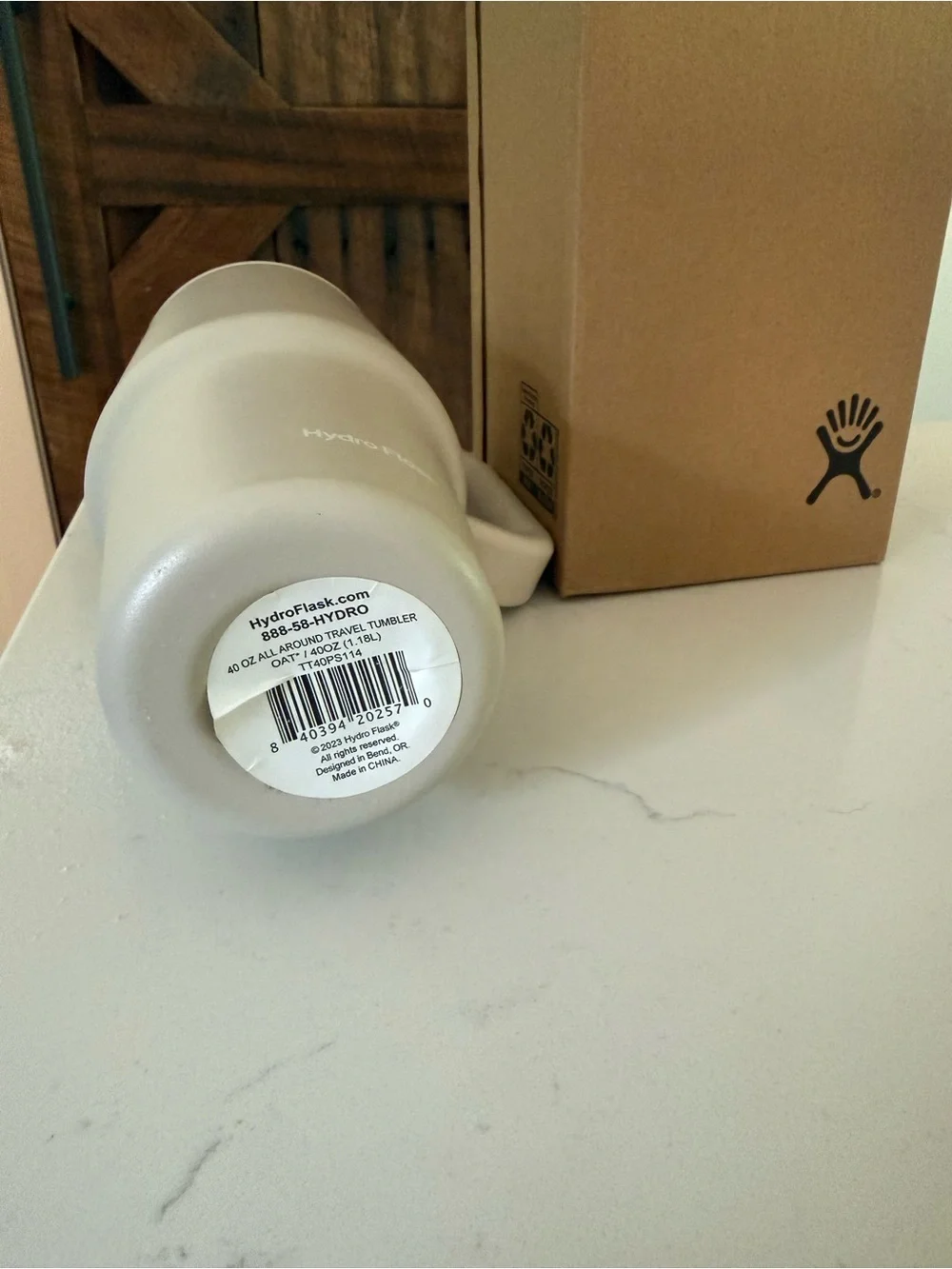 Hydro Flask oat tan Travel Tumbler with Handle and Straw 42oz